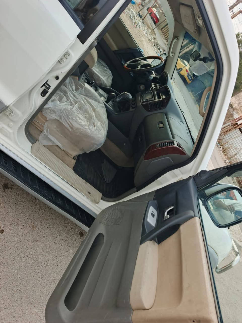 السلام عليكم باجيرو موديل ٢٠٠٧ رقم بغداد مشروع وطني بدون ضربه بدون صبغ مكفوله بيه بارد شي قليل موضح بالسونار جاهزه وحلوه السعر ٩٨ مكاني بغداد السيديه ***********
