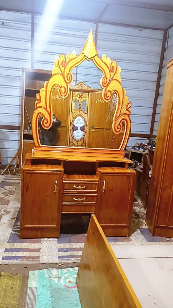 غرفه اخشاب للبيع خمس ابواب ملحق زاويه كنتوريه غرفه اخت الجديده استعمال كلش قليل السعر 700 وبيه مجال الاتصال على الرقم *********** بغداد متواجد واتساب وعندي توصيل بكروه
