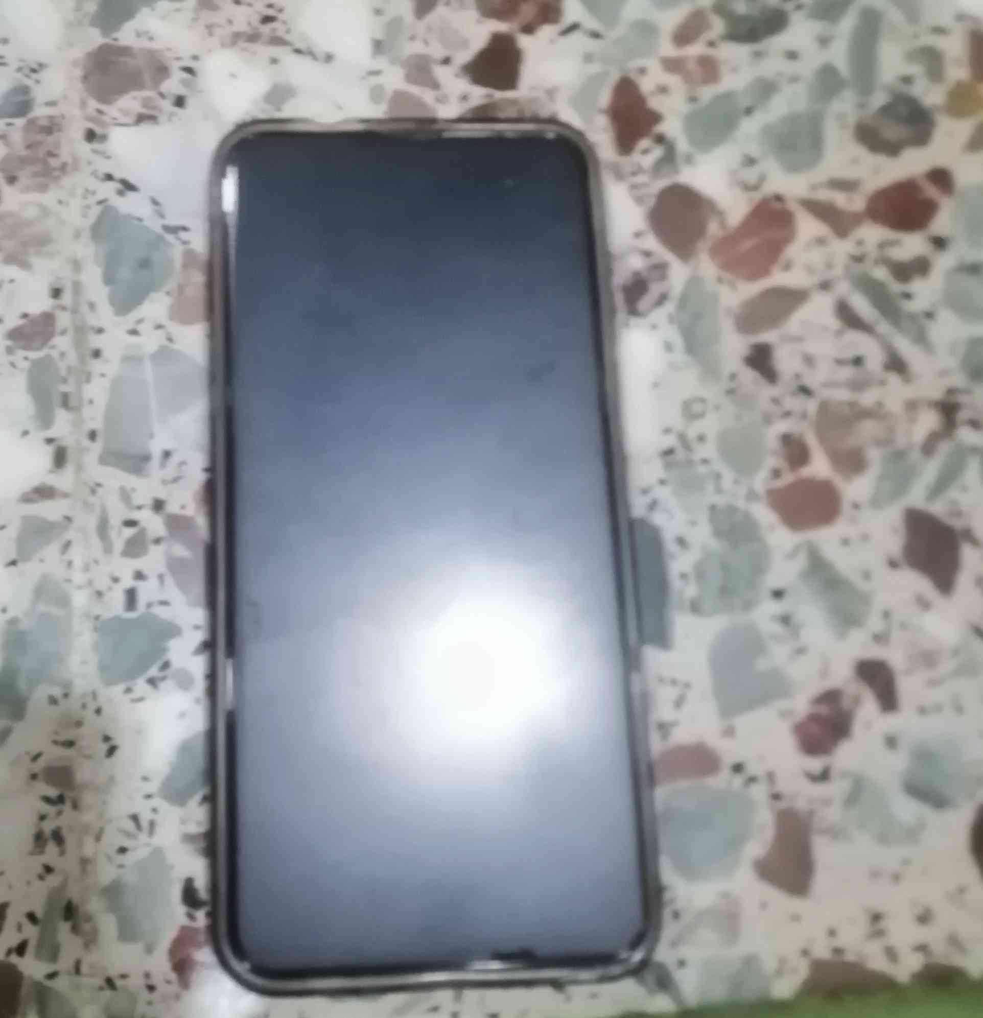 السلام عليكم مبايل هونر للبيع او مراوس  مبدل شاشه فقط الجهاز نضيف العنوان النجف كوفه حي ميسان ***********
