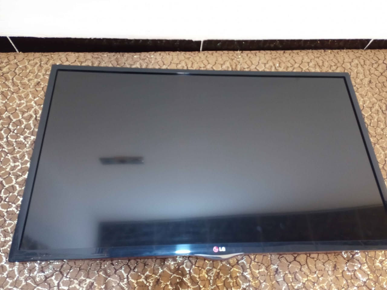 شاشة ال جي حجم ٤٠نظيفة كلش بس بيها عطل بسيك الانارة مالتها ينراد تبديل لدات تكلف ٥٠الف بضمان ٣شهور سعرها ٧٥وبيها مجال 
قادسية الثانية شارع مقبرة الاربجية قرب جامع الايمان بالله 
***********
*********** موصل, نينوى
