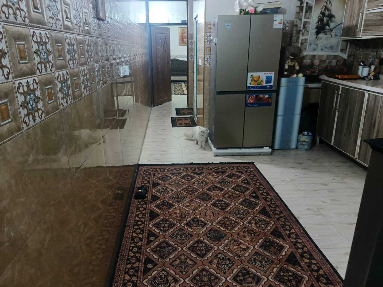 السلام عليكم اخوان دارللبيع مساحه  85 متر بناء حديث يقع في الشعب حي العقاري عرض الشارع 40 متر بعد مطعم حجي عادل او مصور الكنز يحتوي على 4 غرف نوم وخدمات عدد3 واستقبال وبيتونه وسطح امامي للاستفسار والطلب الاتصال على الرقم *********** 
ملاحظة اخوان يرهم مراوس بفرق محتاجين نقد 
علما ان سعر العقار 230 قابل للتفاوض
