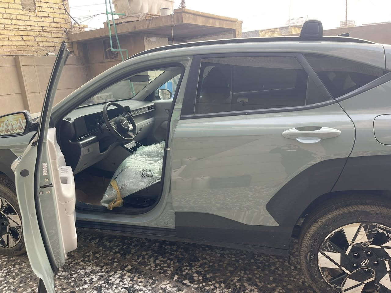 كونا2025لون مميز محرك ٢٠٠٠ دوش فول مواصفات ماعدا الفتحة / بصمة تشغيل وترحيب / كير تعليك / رادارات جانبية توقف ذاتي كامرات دوارة سيارة جديدة وجاهزه مابيها اي نقص داخل ابيض  ماشيه 4000 ألف حادثها موضح بالصور  السيارة زيرو مال جناي بدون رقم تترقم بغداد مكاني بغداد الامين الثانية 
السعر 188
اتصال ***********
