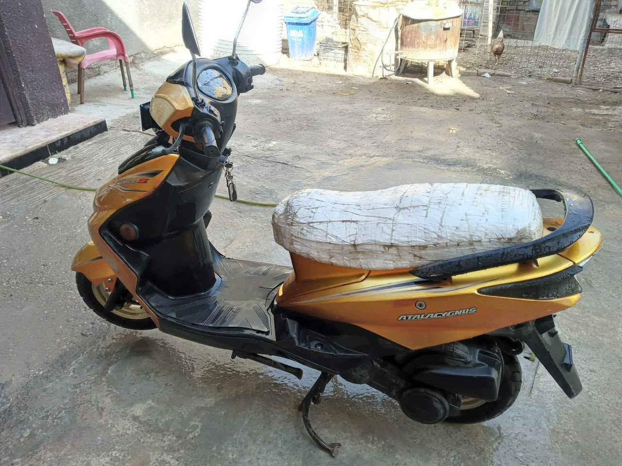 السلام عليكم دراجة للبيع جاهزه  ابريك امامي خلفي كهربايات شغاله نكره سلف بيها بصمه وبيها دخان حوالي  خمس دقايق ويروح السعر 150وبيها مجال للاتصال ***********
