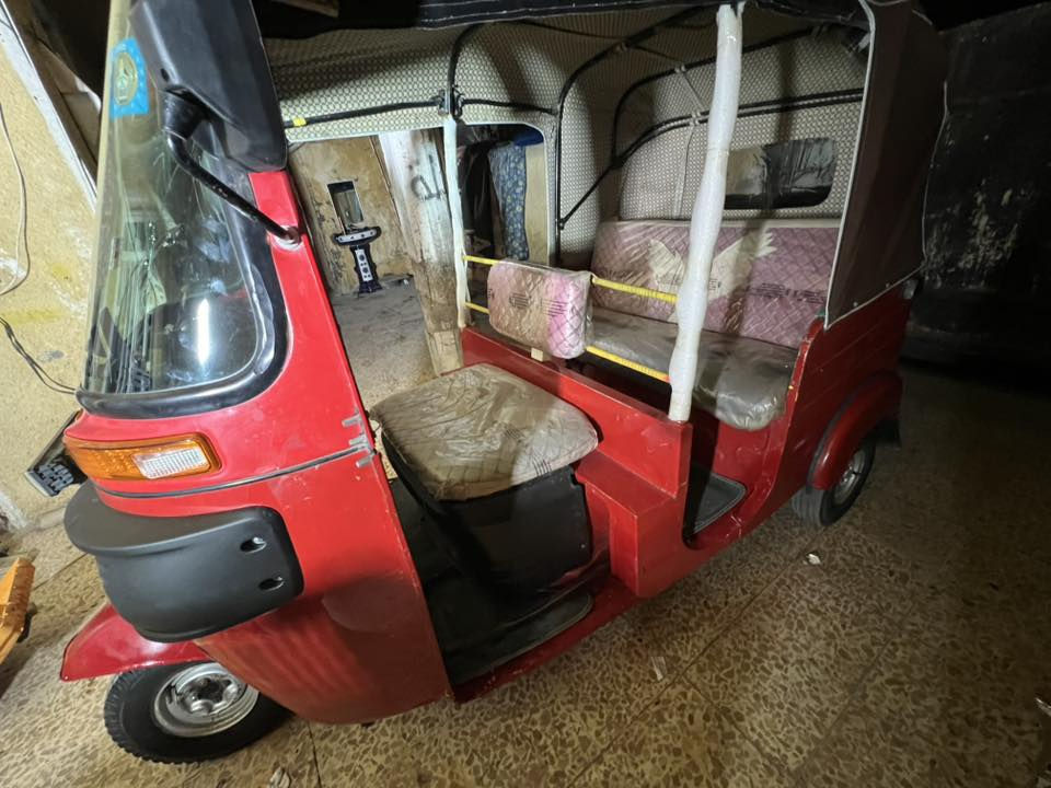 سلام عليكم تكتك أوراق او موجود قرار قاضي بيهةموديل 18 سعر 3250وبيهة مجال كير مكينة تجفيت جديدي ترايهة حلو تعمير بس الحزام تكتك بلادي  كرهباياتهة شغالة كلشي بيهة شغال بغداد الحسينية *********** ‭0787 421 9399‬
