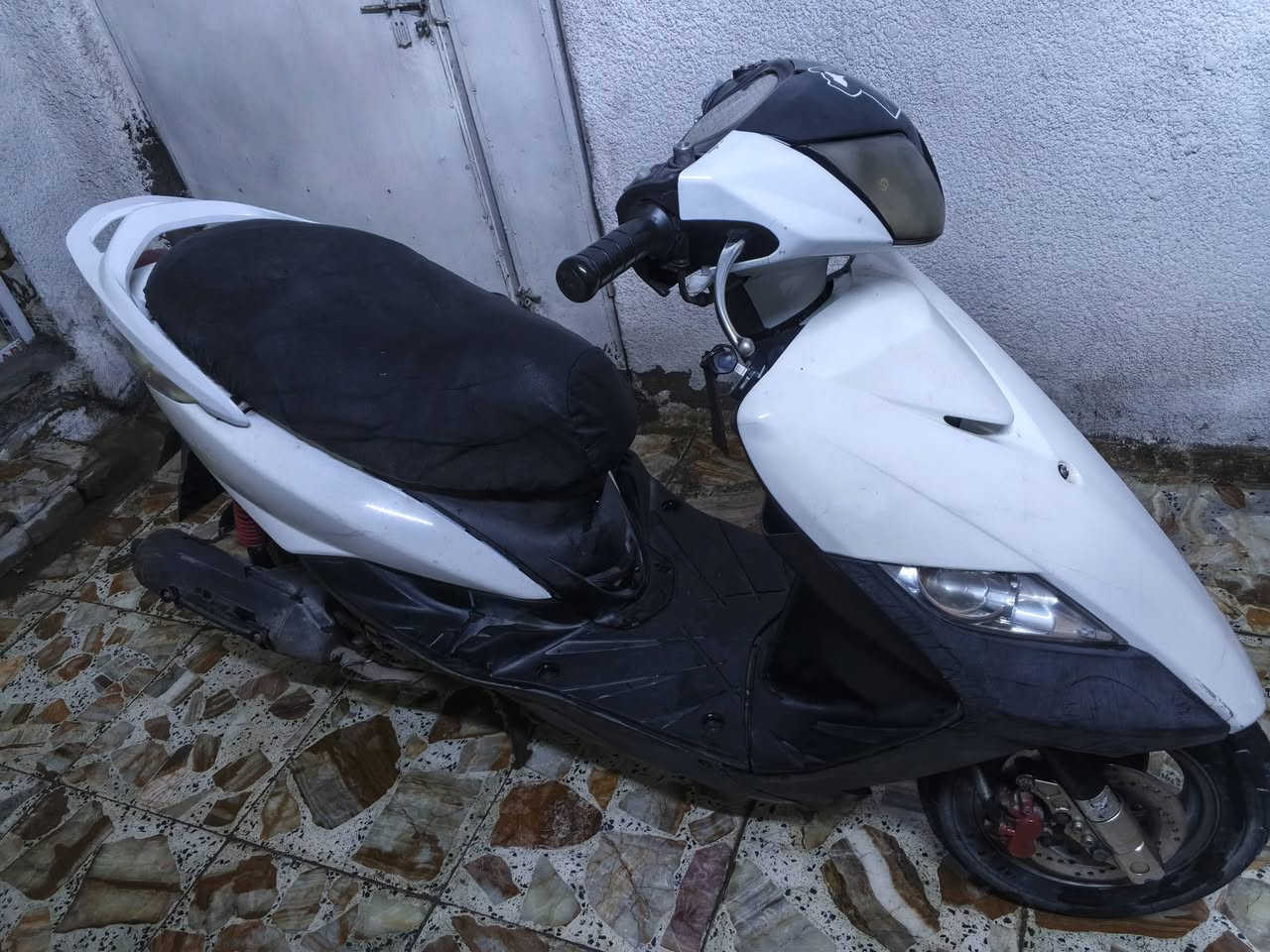 السلام عليكم
ماكس ثعلب 140 للبيع 
الدراجة كلها بلادية نقصها بس الاشارة وحده من الورة واكفه 
 بيها بس السوادات من كدام شويه تعبان والباقي كله نضيف 
الدراجة نضيفه وبلادية كدامكم الفديو والصورالسعر (450) وبي مجال 
مكاني بغداد المنصور الاسكان


**إذا كنت صاحب هذا الإعلان وتريد حذفه لأي سبب، رجاءا أرسل رسالة إلى الدعم الفني**