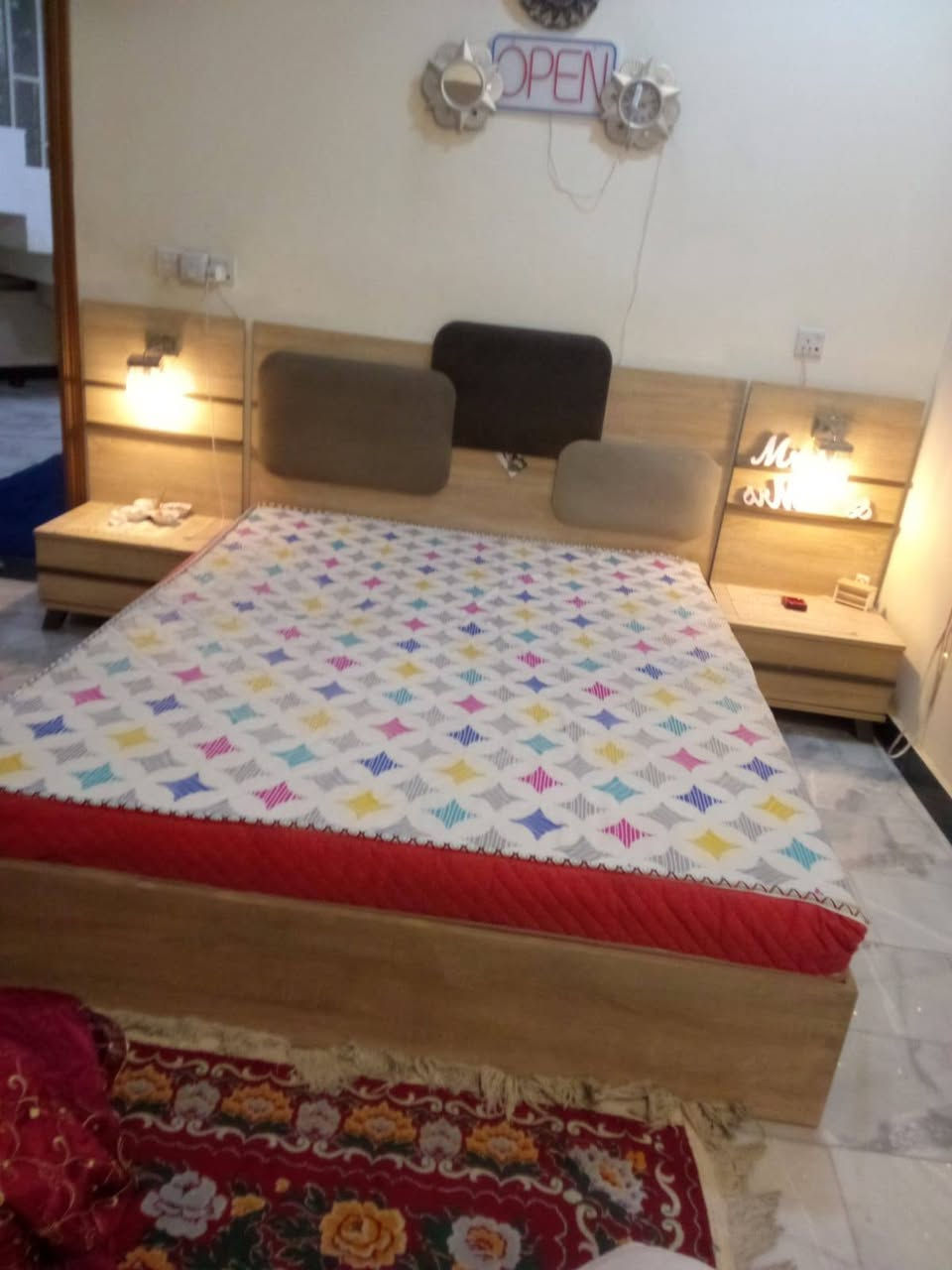 السلام عليكم شباب غرفة كاملة مكمله جديدة تركي إستعمال قليل اخت جديدة تجي وشوف بعينك السعر المطلوب 450 وبيها مجال قليل حك جيهة رقمي ‏‪***********‬‏
