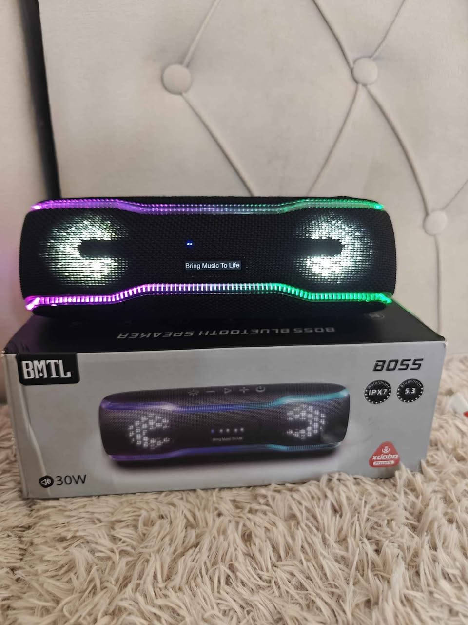 سپیکەرێکی ناوازەی مارکەی بۆس ئەسڵی  و بارکۆدی پێوەیە ڕاستەو خۆ ئەتباتە ناوسایتی شەریکە  کە نرخی لەوێ 60دۆلارە.
دژە ئاوە  + بەرگەی  8 بۆ12 کاتژمێر  ئەگرێ  کە ئەوە تەنها لە سپیکەری  ئۆرجیناڵ هەیە ئەوەنە بەش بکات
30واتە  
  تازەترینن ڤێرشنی بلوتوثی لەسەرە
سەوتێکی  زۆر ساف و بەیسێکی باشی هەیە
نرخی  تەنها  30  هەزار
*********** السليمانية, العراق
