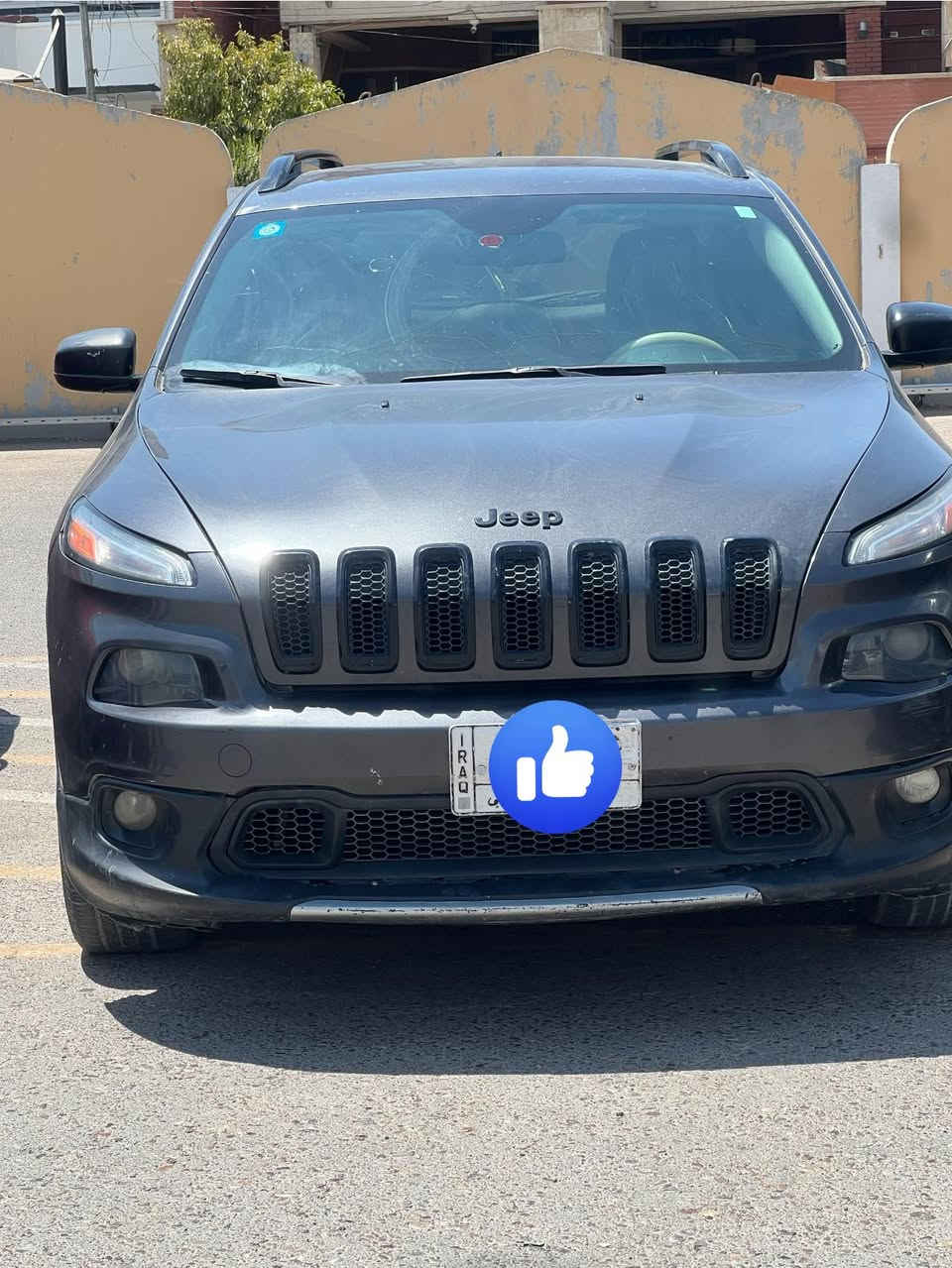 السلام عليكم سيارةجيب شيروكي موديل 2016. بغداد باسمي وارد أمريكي 🇺🇸 صور الحادث مرفقه 
محرك اقتصادي 2400
كير أوتوماتيك 9 نمر
السعر 105$

الحادث جانبي بابين عكس السايق 
مكاني بغداد ابو غريب الشراي يتصل ***********
