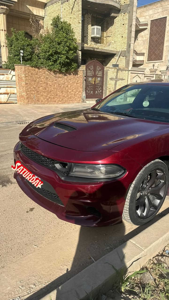 تشارجر gt خليجي للبيع وكالة ليث العبيدي موديل ١٩
السيارة بيها البنيد صبغ لان رجع عليه ابو باجيرو وانعوجت عظماته  وميترجع بارد واكو بارد مرجعه بالجاملغ جهة السايق مرجع شي بسيط وممبين من تشوفها ماشية ١٠١ الف كيلوا قابل للزيادة و بالواقع احلى السيارة لون كرزي خليجي مواصفات الجيتي و الكشنات جلد و فتحة سقف و هيتر مري
السعر على الخاص رقمي***********
