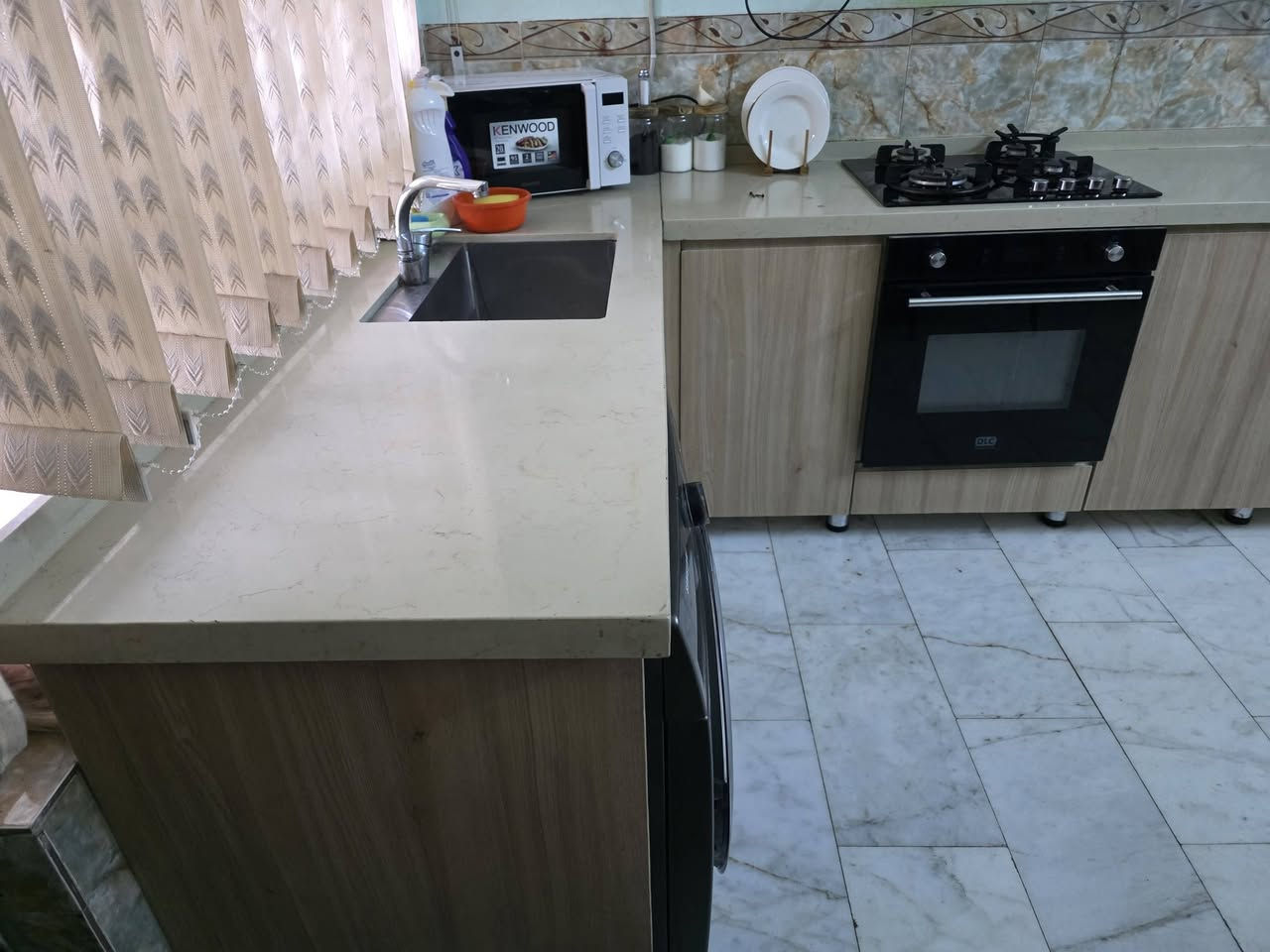 مطبخ تركي مودرن للبيع مستعمل نظيف جدا للبيع عدا الاجهزة الكهربائية
عمق ٩٠
كاونتر السنك ١٩٥
كاونتر الطباخ ٢٠٥
الملحق ٢٠٢
بسعر ٩٥٠ الف فقط ومستحيل تلكه مطبخ تركي بهيج سعر
السعر لايشمل الفتح والنقل
العنوان البلديات
***********
