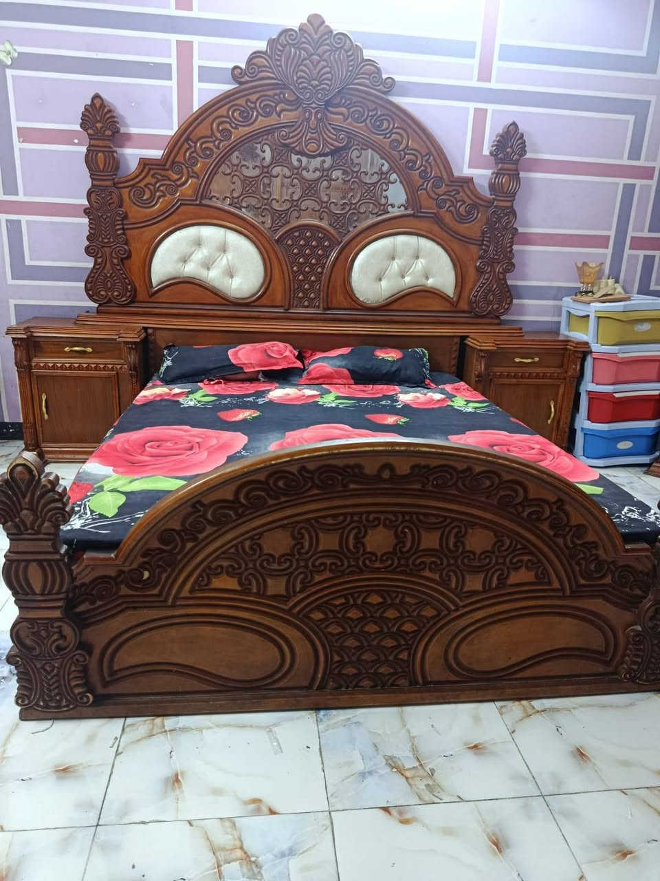 غرفة اخشاب جديدة صاج وجهين عراقي + زان 6 بوب + ملحق 7 قطع / العنوان بغداد الكرخ الحرية 
تواصل *********** واتساب 
السعر 1250000 مليون وربع
