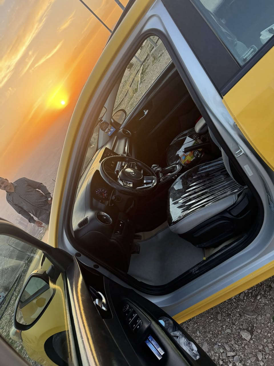 سلام عليكم كيه فورتي موديل 2019
فول ماعدا البصمه 
حادثها موضح بصور ماشيه 110 تبديل جاملغات اماميه بدون ايرباك وبدون دواخل 
كير مكينه بلاديات ممفتوحات
كير سيفيتي بلادي سيارا ممتعًوبه وجديده 
مكاني بغداد شعب.   سعرها 136وبيها مجال بسيط 
 للتصال فقط..***********
