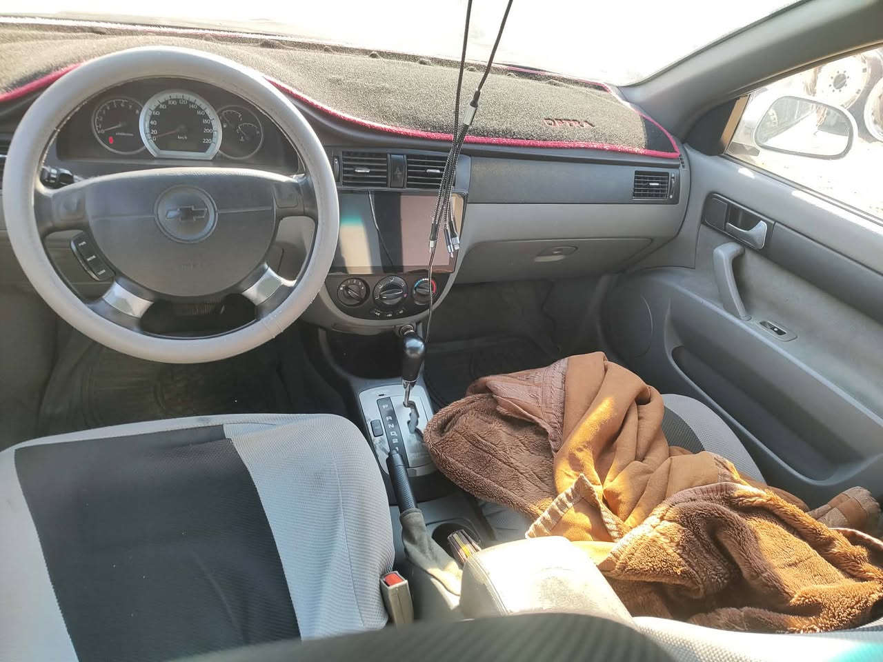 السلام عليكم 
للبيع اوبترا موديل 2013 رقم اربيل مجدد لل 28 سياره جاهزه مابيه اي نقص تبريد ثلج سدر جديد تخم تأير كهربائيات كله شغاله محرك لاتنقيص ولاتبخير كير مكفول سونار موجود بالمنشور 
للستفسار اتصل 
‏‪0770 252 4081‬‏
‏‪0781 549 2944‬‏
العنوان واسط قضاء الزبيدية 
السعر 95 وبيه مجال
