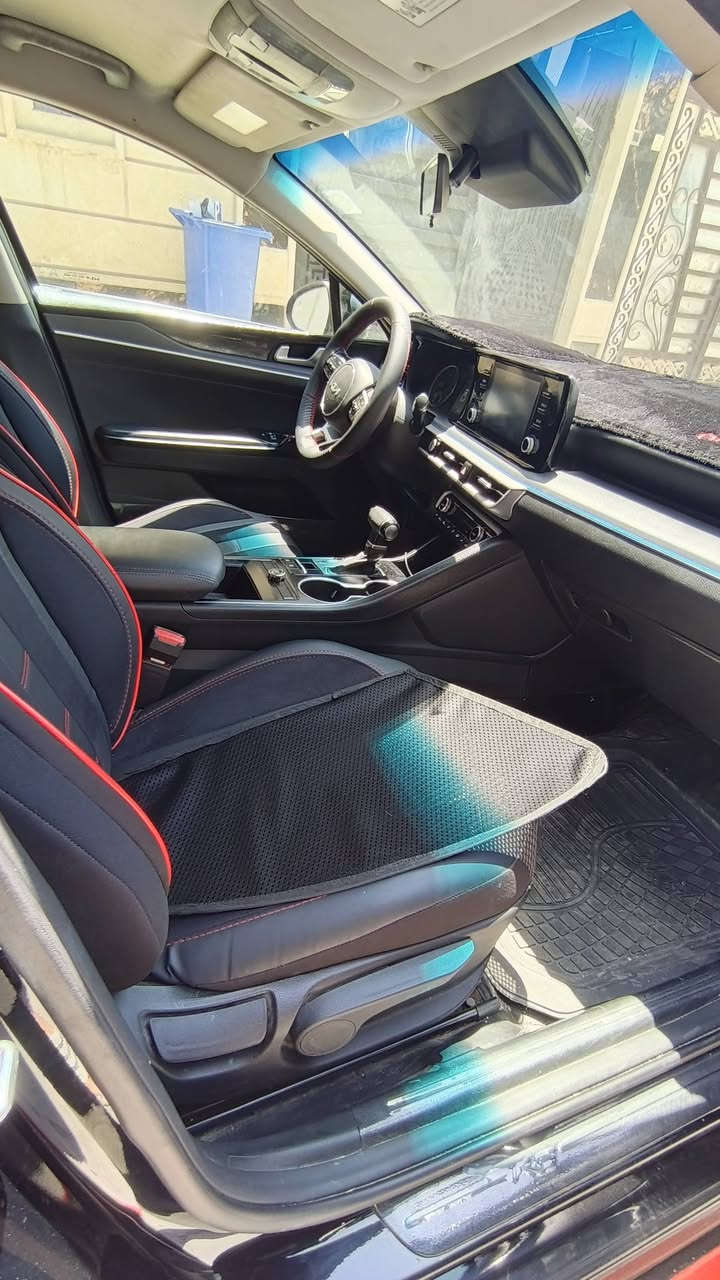 للبيع – كيا K5 LXS موديل 2023 (وارد أمريكي)
🖤 اللون: أسود
💰 السعر: 140 ورقة (قابل للتفاوض بالمعقول)

المواصفات:

- محرك 1.6 تيربو
- قير أوتوماتيك 8 سرعات
- تشغيل بصمة
- دخول ذكي
- شاشة وكالة
- كاميرا خلفية
- مثبت سرعة
- أنوار LED
- جنوط وكالة
- السيارة بحالة ممتازة وجاهزة للاستخدام.

ملاحظة:
الضرر كان 3 قطع فقط وبدون أي ضرر داخلي، وصور السونار مرفقة للجادين للاطلاع.

📞 للتواصل: ***********
