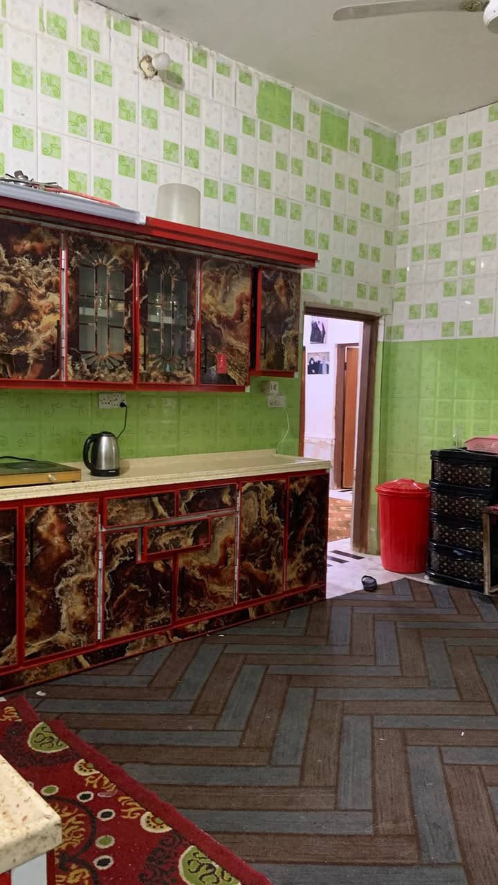 بيت للبيع طابو ملك مساحه البيت 250 بناء طابوك يحتوي البيت غرفتين وصاله ومطبخ واستقبال وديوانيه وصحيات داخليه وخارجيه عنوان البيت الفضليه حي النور 
*********** وتساب فقط
