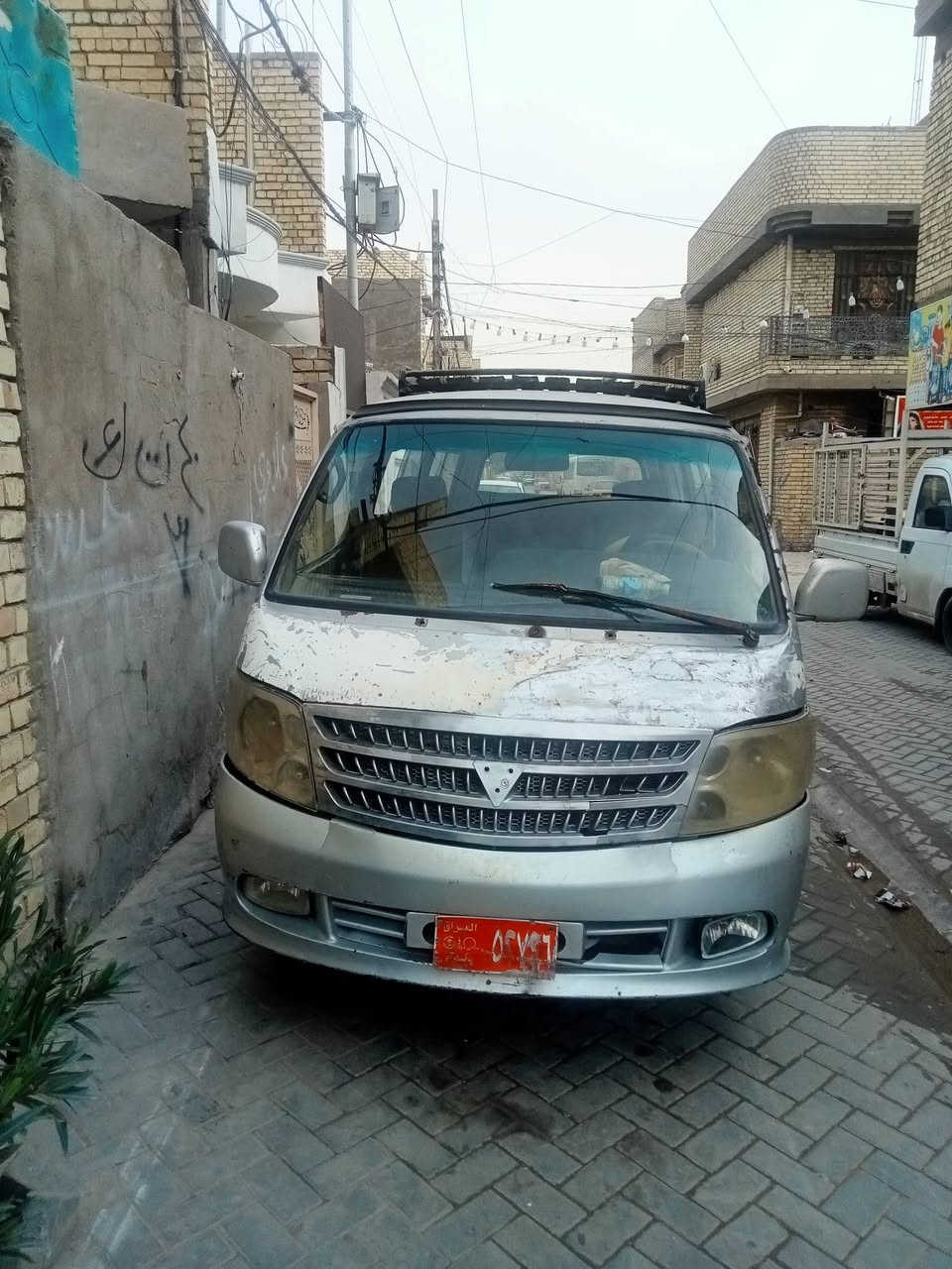 السلام عليكم فتون للبيع سيارة مجفته جديد وصدر جديد لا ضربه ولا صبغ تايرات نص عمر السياره اريده بيع او مراوس السعر16 رائعيه با العبيدي بس ماواصله هذ رقمي ***********
