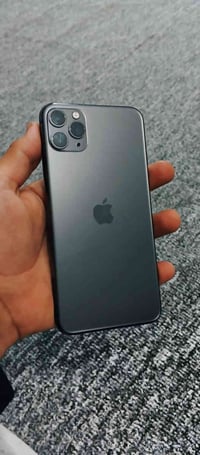 آيفون ١١ برو ماكس • ٢٥٦ • بطاريه ١٠٠ مبدله