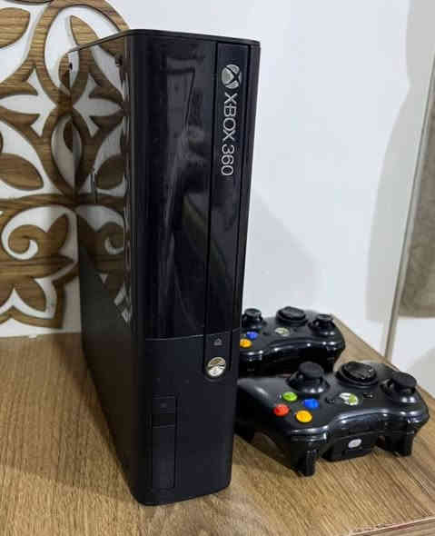 اكس بوكس 360 سوبر سلم
مهكر وبي العاب وكامل ملحقاته 
مع جوستكات اثنين الاصليات
السعر 125 او مراوس مع موبايل 
العنوان البصرة يم مستشفى المواساة
*********** 📞
