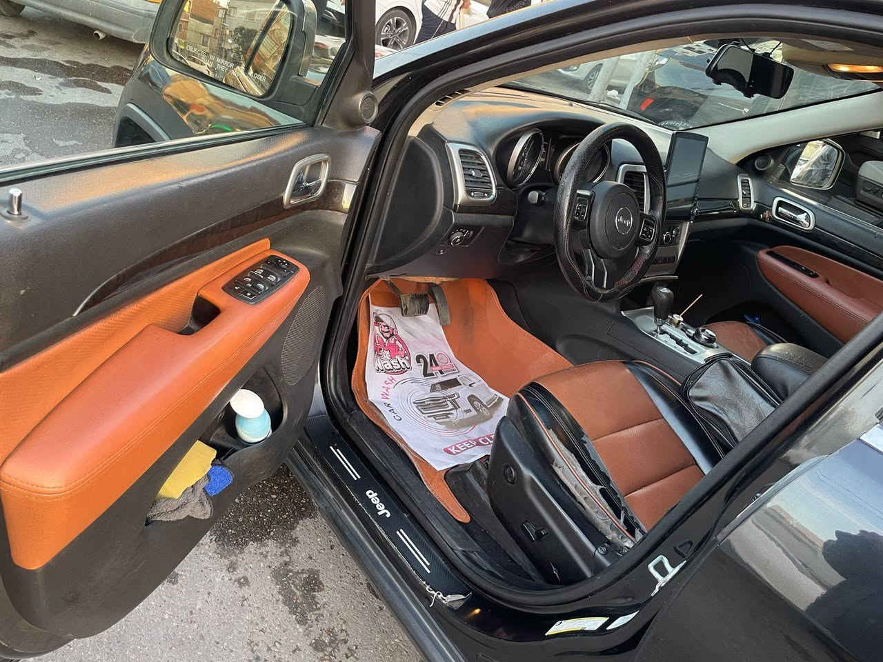 للبيع جيب موديل ٢٠١١  صدر امام خلفي جديد بالكامل @دسكات و بنزات جدد عليه ادامة دورية@ حادثه موضح بالصوربدون دواخل @منظومة تبريد جديدة بيه منظومة غاز @ويل كب مال ٢١@ محرك وكير بحالة جيدة@ تخم تاير جديد @شاشة اصلية مال برادو @كاميرا تسجيل امامي خلفي@كشنات جلد مشمشي @مكان السيارة بغداد@الحرية او التاجيات@السعر ١٤٠ $ 
للاستفسار *********** واتس اب فقط لاتراسل على الماسنجر
