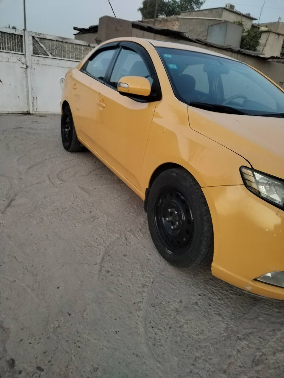 سلام عليكم للبيع فورتي موديل 10 مكينة 2000 سيارة فول مواصفات مكان بغداد كرادة سعر ٨٧ وبيها مجال ***********

