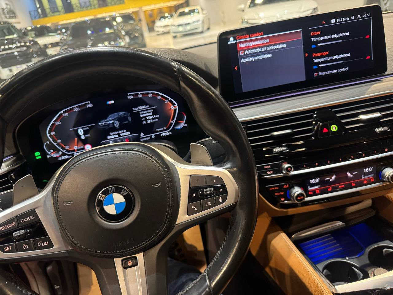 BMW 520  M package 2022.
🔥 ام باكج بلاد شركة 🔥
وارد الماني ضمان دولي بشرط
رقم اربيل. 
فول مواصفات 
اوتو بارك /اوتو هولد. 
رادار تصادم  
كامرا خلفية 180
حساسات 360
رادارات 360
تشغيل عن بعد
أنظمه قيادة متعدده
شاحن وايرليس
داخل قيسي 
كاربلي/ اندريود اوتو
كشن كهرباء خزن
ستيرن كامل تحكمات 
خطوط بيضاء 
نقطه عمياء 
دخول ذكي 
داخل اناره متغيرة الالوان  
قيادة ذاتية
السيارة محرك وكير مكفول من كلشي
ماشي77 الف كيلو وقابل للزيادة 
السعر مناسب بالنسبة للمواصفات والنظافه 
سيارة مغلف بي بي اف ضمان 5 سنوات

سيرفس وكالة كامل 🔧

تبديل دهن وكالة

صفر مسج سيارة جاهزة وجداً نظيفة

شرط التحويل او وكالة هزة جديدة

📍 الموقع: (أربيل)

***********
