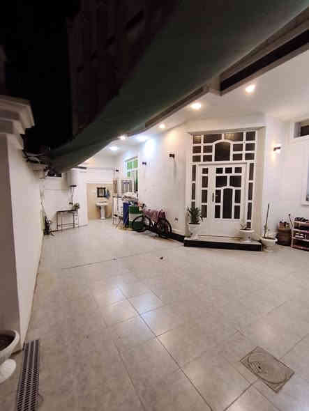 السلام عليكم
بيت للبيع طابقين 
الموقع بالقرب من مستشفى الرازي مجاور 
مسجد احباب المصطفى
 خلف ماركت جيكور
المساحه 240 م طابو صرف
سنه البناء 2023
محتويات 
خمس غرف نوم 
2 غرف طابق ارضي 
3 طابق ثاني سويت داخلي 
اربع حمامات 
ديوانيه 
صاله 
مطبخ 
مناور عدد اثنين 

السعر 320 مليون قابل للتفاوض 
للمزيد من التفاصيل يمكنكم زيارة مكتبنا مكتب العين العقار ع شارع 40 مدخل الصوفيه الثانية 

او الاتصال على الارقام 

***********
***********
***********
