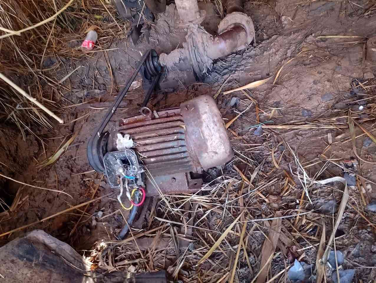 موطور كهربائي ٢٥حصان مع خنزيره ٤×٥ مع هندوري للبيع 
للاتصال ، ***********
