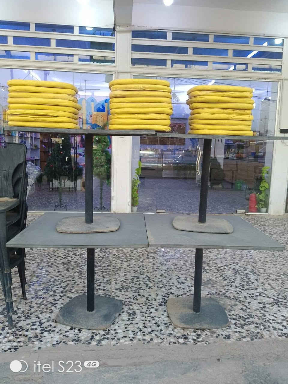 مجموعة غراض للبيع
***********
