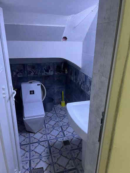 بيت بمنصورية يم الأقواس طابو اسهم  طابقين 
خلف مجمع القضاة 
قرب شيخ حسام 
مساحه 300 متر
طابق الاول 
غرفه + غرفه مع مجمع صيحات + مطبخ حار منعزل + مطبخ بارد مع صاله + استقبال + صاله كبيره 
طابق الثاني 
غرفه مع مجمع صحيات + صاله كبيره 
+ سطح

ستفسار 📞***********
ستفسار ☎️***********

سعر بيع 350 وبيه مجال شراي
