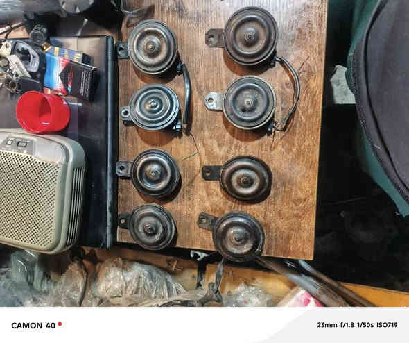 سلام عليكم هورنات سيدان حمره وسوده مكاني نجف ***********
