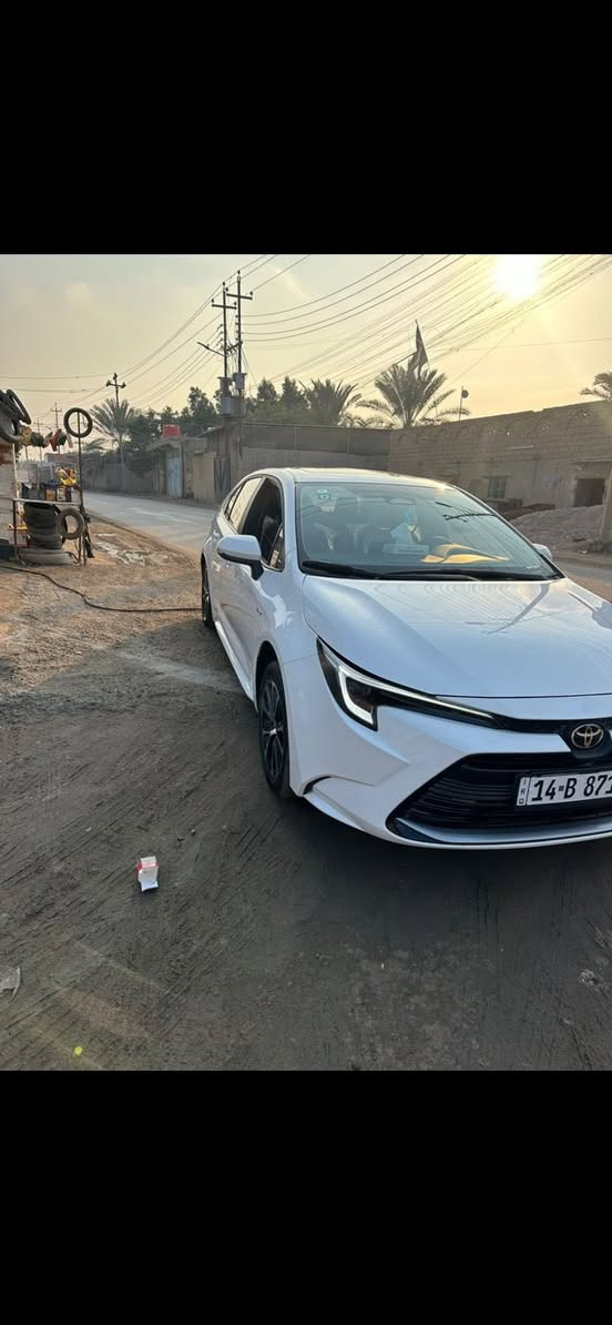 كورلا مديل 24 هايبرد الشكل الامريكي
ماشيه 20 الف بس بيه دحجه خفيفه جوه الباب الوره سايق بس 
رقم ***********
