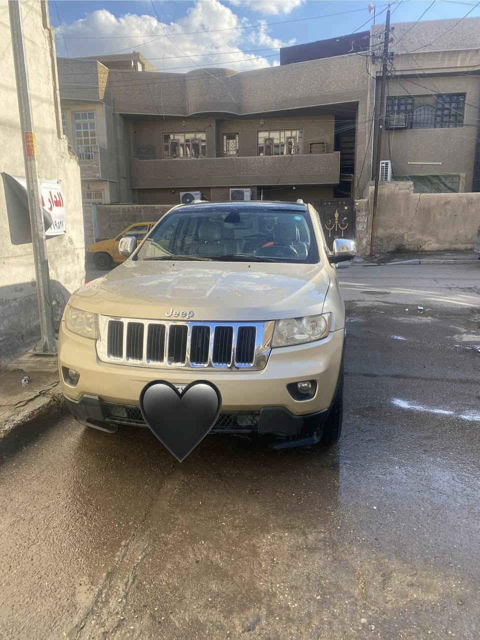 جيب 2011 للبيع او المراوس نص فول كشنات جلد بصمة تشغيل وابواب كير مكينة صدر تبريد كله جديد السعر 135  للاستفسار هاتف *********** مكان السيارة بغداد
