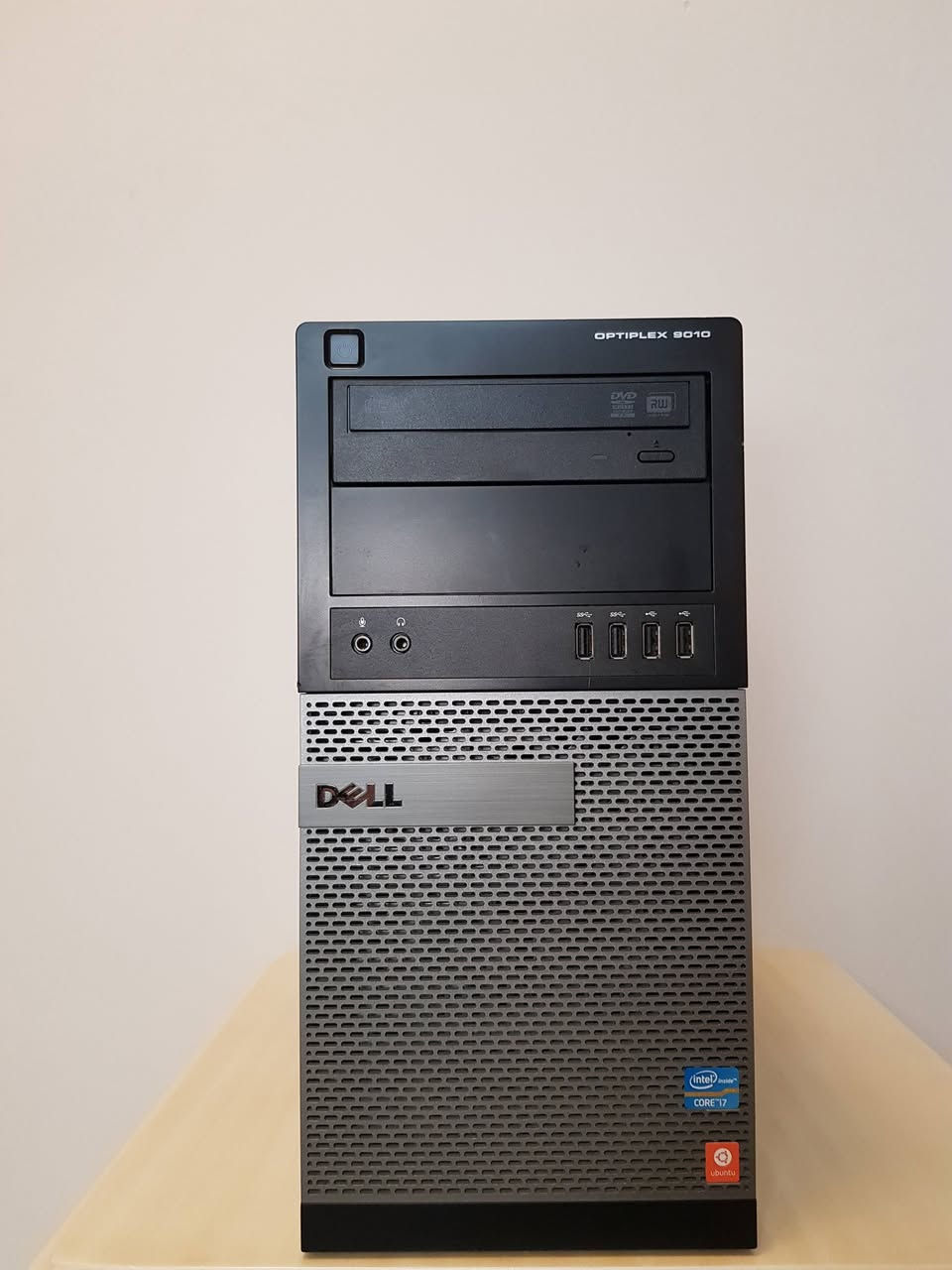 السلام عليكم 
متوفر حاسبة Dell Optiplex 9010 مستخدم 
المواصفات 👇
Cpu: Intel Core I7 
Ram: 8GB 
Hard: HDD 500GB 
يجي وياه شاشة حجم 19 
مع كل الوايرات 
السعر 200 الف 
متوفر خدمة التوصيل الي جميع المحافظات 
***********

***********
