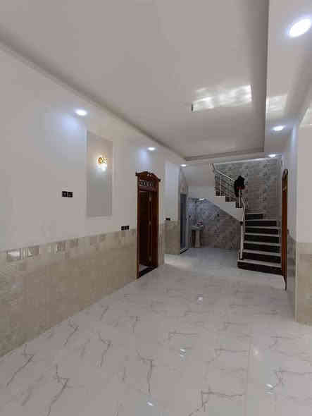 كربلاء المقدسة بيت للبيع في مجمع الوردة السكني ١٠٠ متر طابو زراعي سند 25 اقرار محكمه مكاتبه من صاحب الارض  مجمع متكامل خدمات ماء كهرباء مجاري تبليط انترنيت اسواق السعر ٧٧ مليون  بلعافيه عليك
البيت يتكون مطبخ حار وبارد وغرفة نوم وصاله واستقبال وصحيات عدد٢  وطارمة ومنور اضاءة 
للحجز والاستفسار على أرقام صاحب الدار 
***********0
***********
المجمع على شارع الزوار والمواكب
