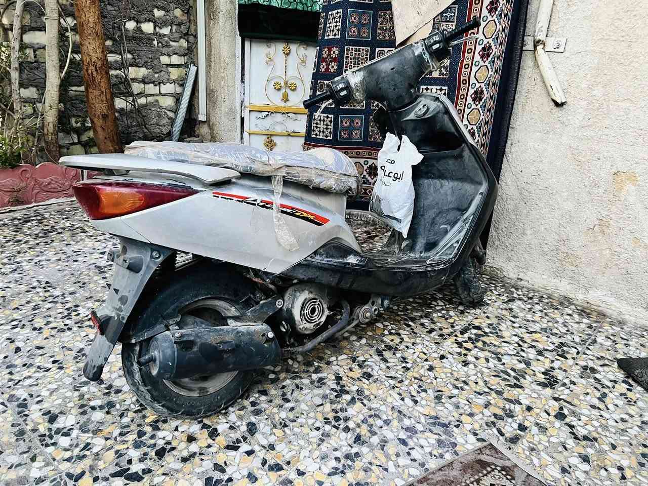 السلام عليكم دراجة بريز للبيع الدراجة مجفته  العنوان بغداد العبيدي السعر(300) وبيها مجال الرقم***********
