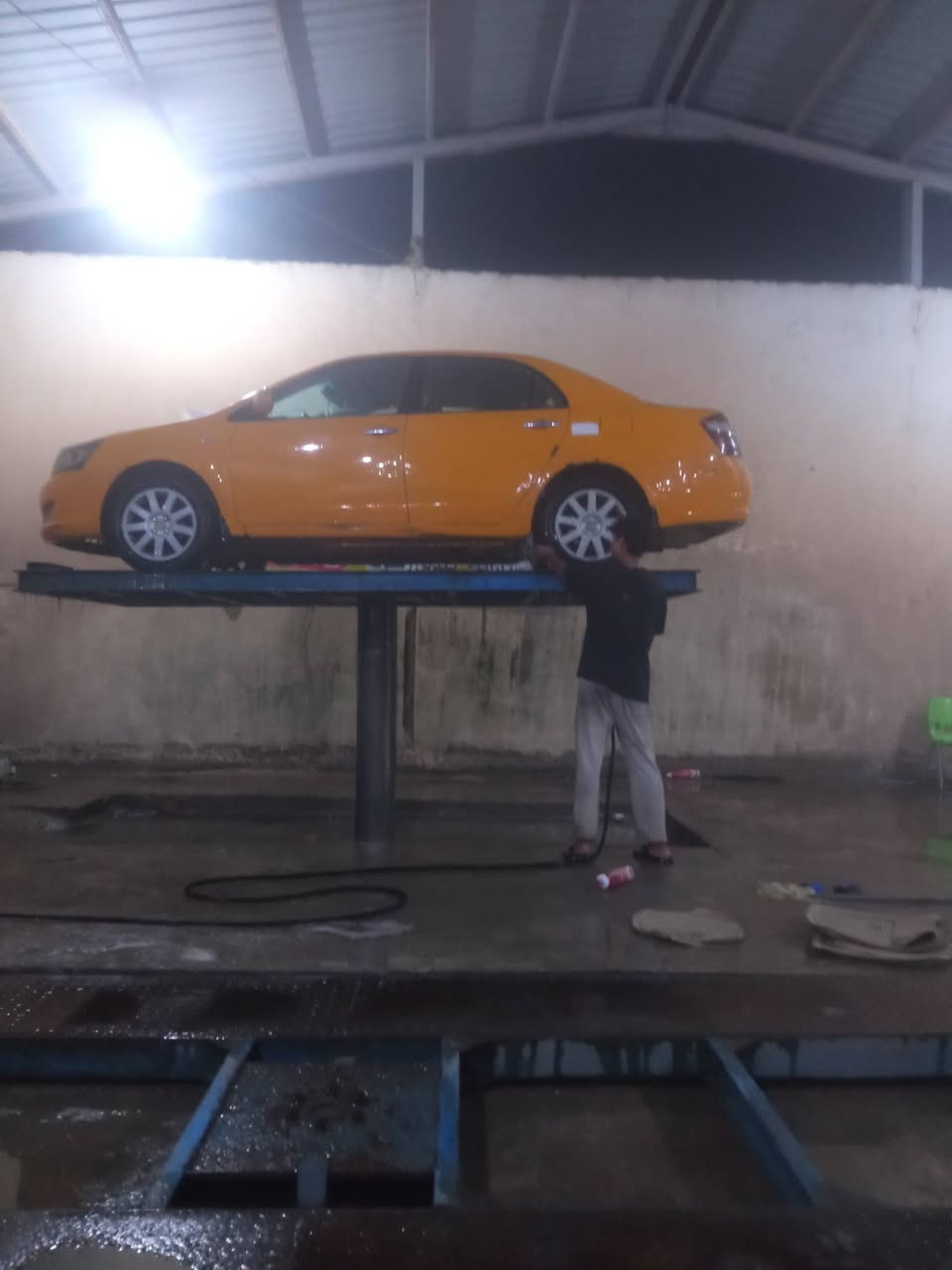 السلام عليكم
سياره جيلي موبل للبيع 
مكينه وكير كورلا 1800
رقم ذي قار انكليزي بسمي شخصيا 
سنوية ل2028
تبريد عوزه فقط راديتر 
كهرباياتها جاهزه حداديه فوك النص 
السياره بيها اجراد ومكينتها بيها ضعف 
مكفوله من العيب الشرعي 
مكان السياره ناصريه قرب شركة نفط ذي قار 
***********
