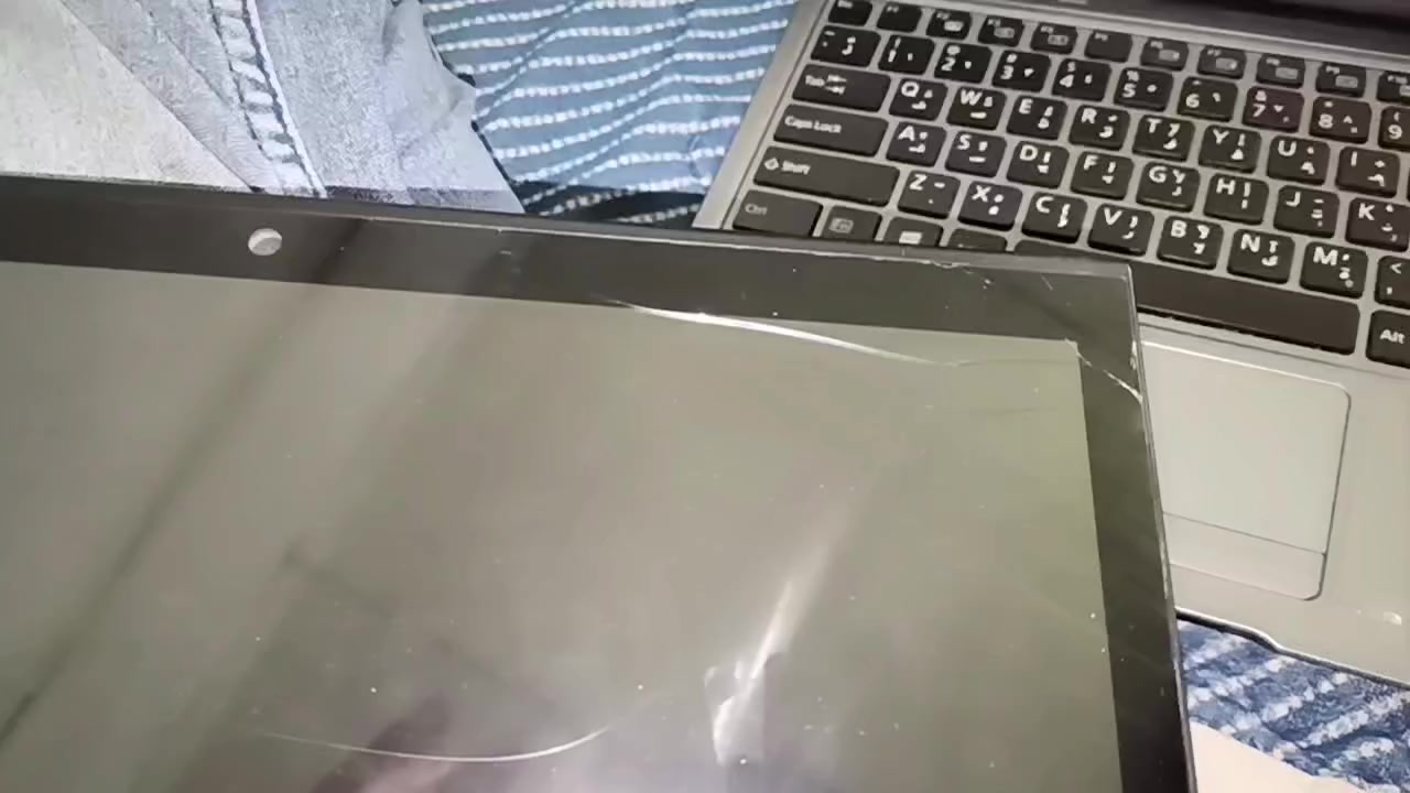 السلام عليكم ورحمة الله وبركاتة حاسبهFUJITSU للبيع بيها كسر ب شاشه اي تأثيرات ع نمس
او حركه كلش ماعليها تنمس عادي اي ثكل مابيها 
المعالج: Intel Core i3-1115G4.
الرام: 8 جيجابايت.
الهارد: 256 جيجابايت SSD.
الشاشة: 15.6 بوصة FHD.
السعر 325وبي مجال


**إذا كنت صاحب هذا الإعلان وتريد حذفه لأي سبب، رجاءا أرسل رسالة إلى الدعم الفني**