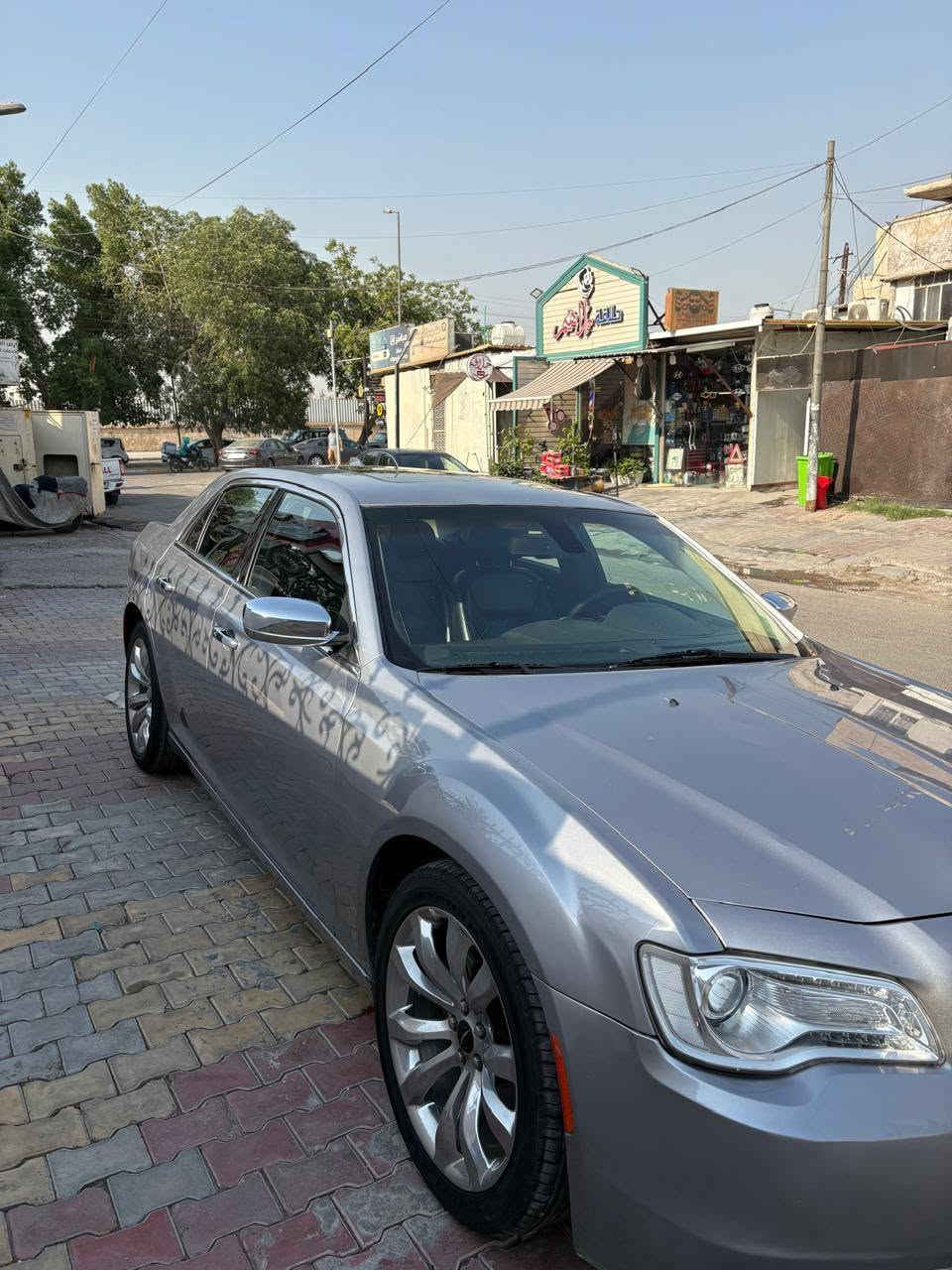 السلام عليكم للبيع سياره اوباما كرايزلر C300 وارد أمريكي موديل 2017 لون سلفر السياره فول مواصفات وجاهزه بدون اي نقص رقمها بغداد انكليزي سنويه باسمي (المواصفات) كرايسلر 300 أعلى فئه C 2017 محرك 6 سلندر محرك 3600 تو ويل بصمه عدد 2 تشغيل عن بعد ودخول ذكي وبانوراما ويل كب حجم 20 اصلي وتاير جديد بحاله ممتازه برده خلفيه كهربائيه سلايد حادث السياره تصليح و صبغ جاملغ الأمامي صفحه الصدر وتبديل دعاميه السياره ماشيه 92 الف ميل حقيقي السعر المطلوب 203 ورقه السياره بغداد والسنويه باسمي مكان السياره بغداد العامريه للتواصل ***********
