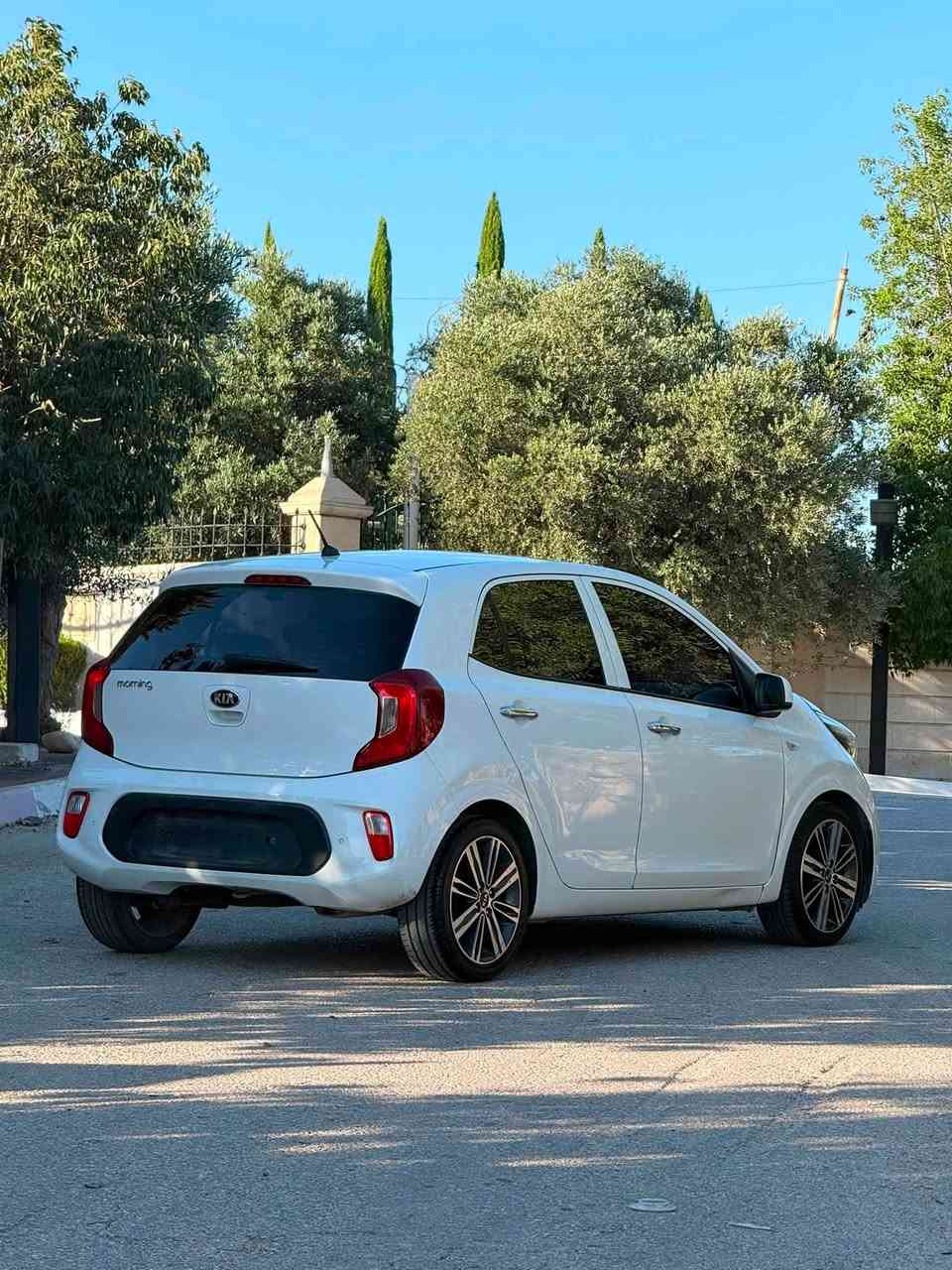 فل الفل ما عدااا فتحه للاستفسار 0599337131 
كيا بيكانتو 2022-2020 ،، متور 1000cc,, كمرا ,, شاشه,, فرش جلد ,, بصمه ،، بواب بصمه ,, 4 شبابيك كهربا ،،  حساسات ،، تدفئة كراسي ،، عداد اصلي 66,000 km فقط ،، جنط مغنيسيوم ،، رخصه وتامين ،، ولا غرام بويه موجوده باالخليل


**إذا كنت صاحب هذا الإعلان وتريد حذفه لأي سبب، رجاءا أرسل رسالة إلى الدعم الفني**