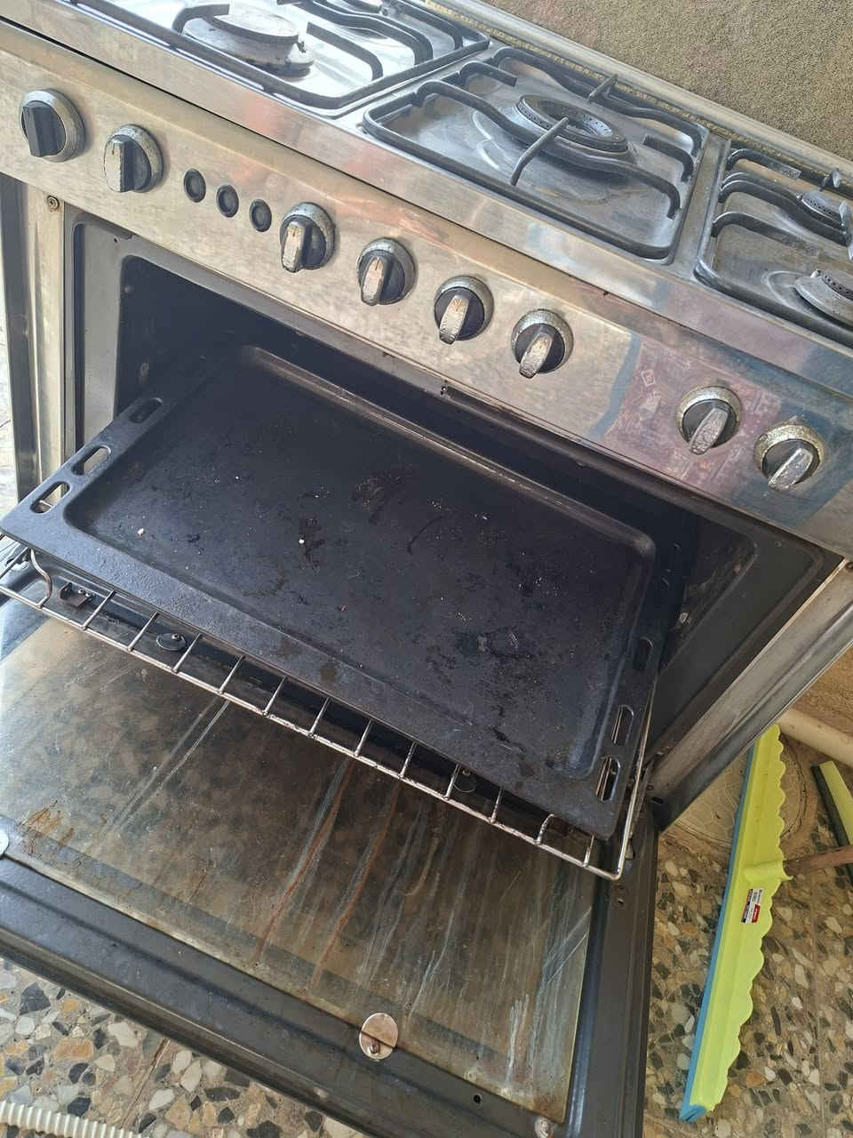 السلام عليكم طباخ فريش ٥ عيون  للبيع شغاله مضبوط والفرن شغال فقط مشكله تسريب غاز من مكان الصونده مكان بغداد


**إذا كنت صاحب هذا الإعلان وتريد حذفه لأي سبب، رجاءا أرسل رسالة إلى الدعم الفني**