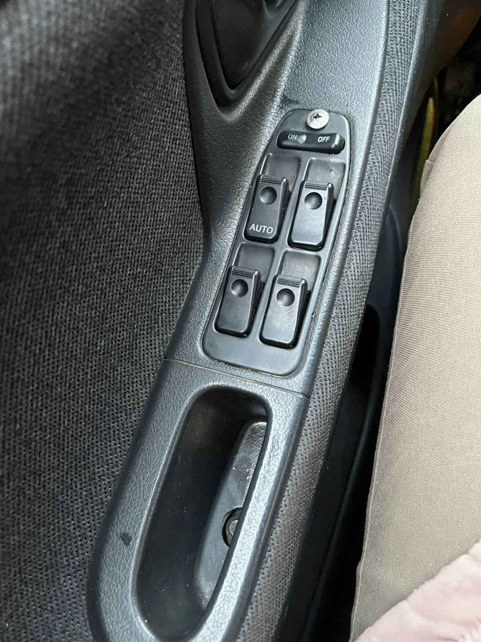 مازدا فاسوليا موديل ١٩٩٥ گيرو مەکینەو بەناو کەدنو وەرگەران بەشەرتە  
ژم *********** أربيل, العراق
