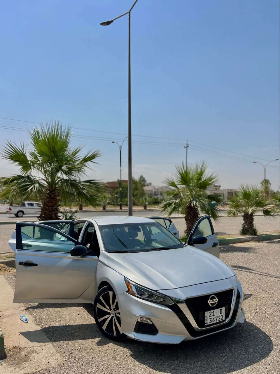 نيسان التيما 2019 SR
السيارة فول موصفات عدا السلايت 
كشنات جلد كهرباء 
شاشة كاربلي 
تحكمات طرفين
كروز سرعه
وبقيه موصفات معروفة 
ماشية 78 الف ميل
كير محرك شرط ممفتوح ادامة كامله عليها حتى دهنها جديد
ضرر السيارة سطحي جداً جداً بدون دواخل بدون شواصي بدون ايرباكات كلش نظيفة وكتلوكات الشركة وياها وارضية الشركة وياها والسياره استعمال شخصي ايده وحده 
هذا رقم الشاصي 1N4BL4CVXKC178651
بنيد وجاملغ وباب صبغ فقط جمالية + قطعتين كلير فقط امريكا فقط كلير وشرط الفحص 
رقم سليمانية بسمي كله جديد هزة وسنوية + بطاقة بنزين مقدم من زمان وعندي وصل استلام 
السعر 130 ورقة وبيها مجال بسيط 
استفسار اكثر *********** كركوك, العراق
