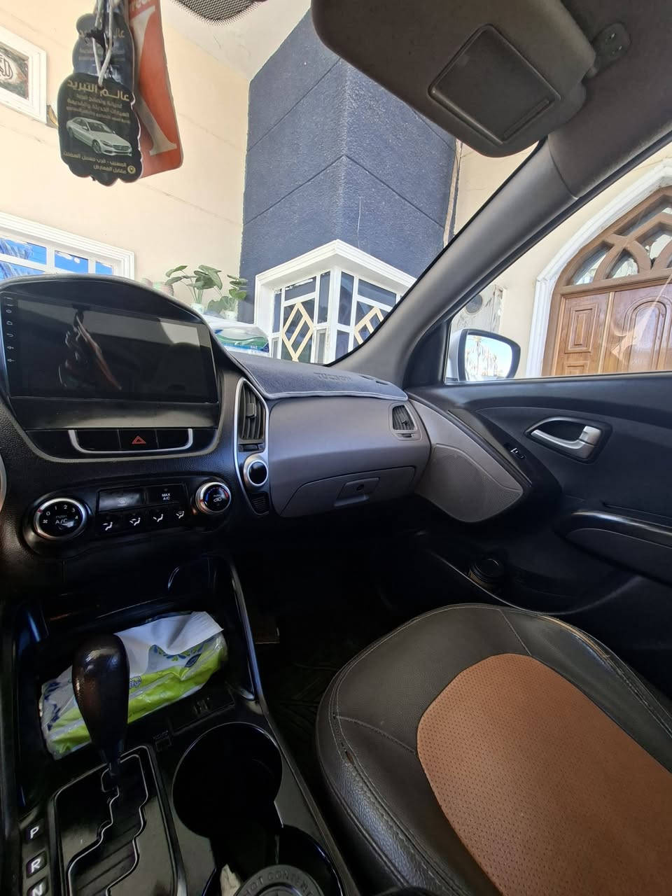 للبيع
Hyundai Tucson 2013 خليجي
فول مواصفات / لمتد
محرك 2400 سي سي قوي واقتصادي
دبل (Four Wheel Drive)
 السيارة نظيفة وجاهزه مواصفاتها :
سقف بنوراما
كامره خلفيه
شاشه
تحكم ستيرن
لون سلفري
دواخل نظيفه
باقي التفاصيل اتصل عل هذه الرقم ***********
