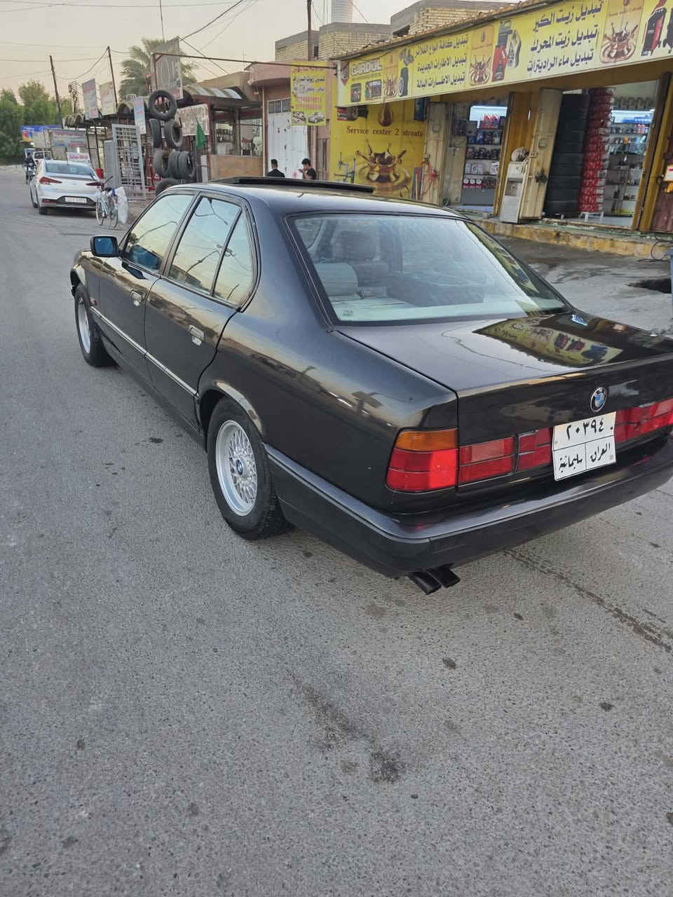 حجم 525 مسكر فانوس
موديل 1992 

مصبوغه عام رقم أربيل بسمي 

بيها طخه بسيطه من ورى 

محرك كير تبريد صدر امامي خلفي كلها كفاله 
سياره جاهزه من كلشي 

سلايت مابيها اي نقص سعر 77

مكاني بغداد 

***********
