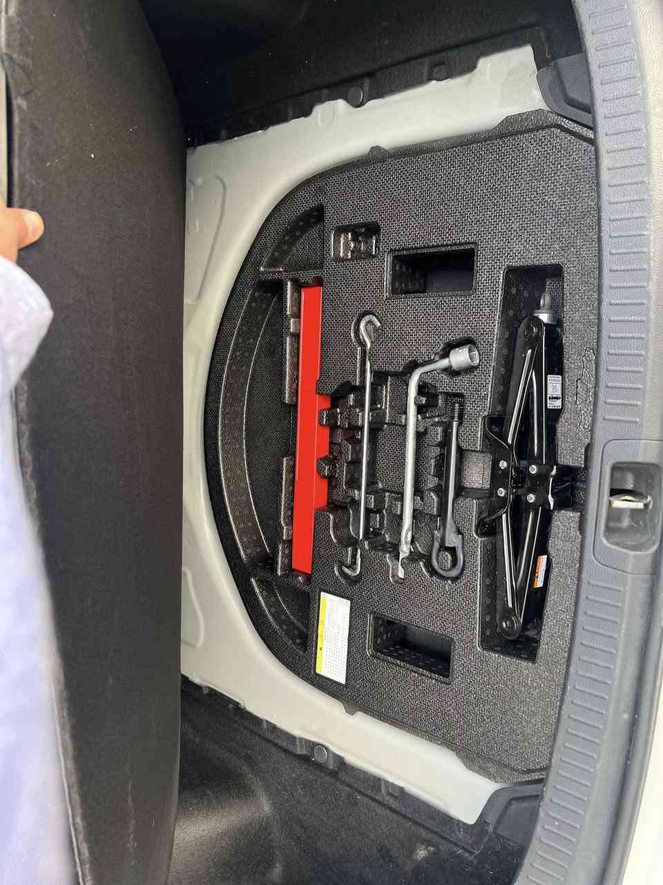 كورلا 2025  شكل المريكي محرك 1800 هايبرد HEV  داخل اسود بغداد بسمي السيارة 

ماشيه 3000 زيرو سيارة جديده

❇️محرك 1800 هايبرد شحن ذاتي 

❇️بصمه + دخول ذكي 

❇️هاندر بريك بصمه + اوتو هولد

❇️رادار امامي 

❇️سياقه اليه 

❇️تبريد قطعتين 

❇️تبريد بيانو شاشه 

❇️شاشه ابل كار بلي + كامره خلفيه دواره 

❇️مانع نزلاق + مود درايف +  ايفو مود 

❇️6  ايرباك
   
❇️حساس لايت كامل اوتو عالي ناصي اوتو + حساس ظغط اطار 

❇️تحكم سترين كامل فول 

❇️لايت زينون + لد صباحي + اشاره لد  

سيار مكفول كفاله عامه من كلشي 

عنواني بغداد 

رقم تواصل ***********
