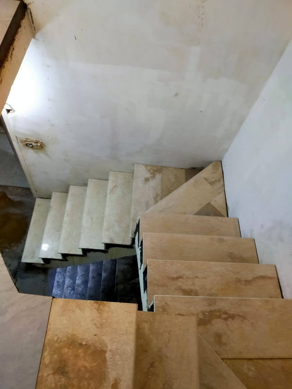 كارلس خلف سراميك ومرمر وبرسلين
***********
