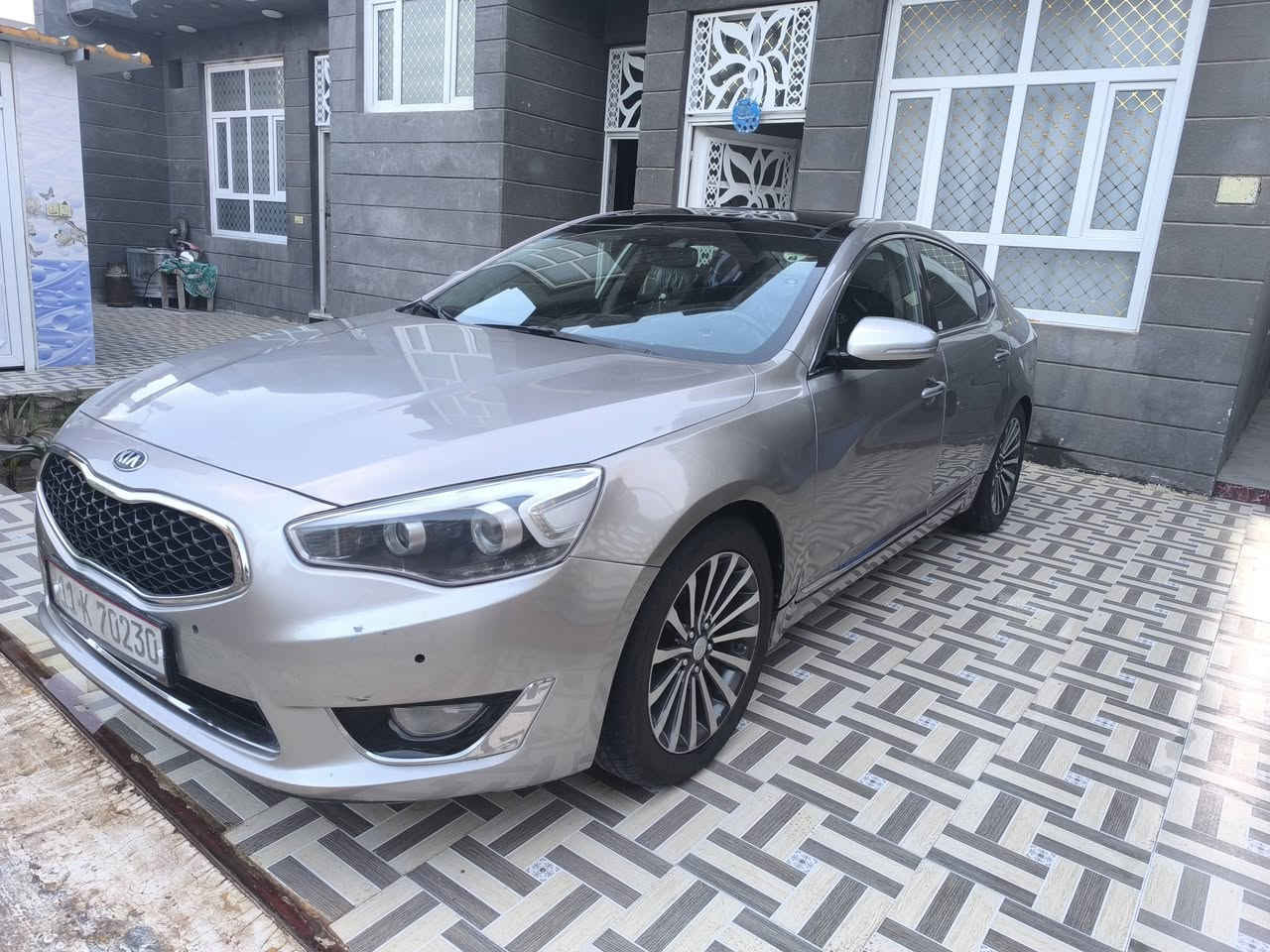 السلام عليكم
كيا كادنزا 
موديل 2014 امريكي 
محرك 3300– 6 سلندر
رقم بغداد الجديد 
 السيارة جاهزة بيه 5 قطع
 نقص دبلات و زوج فجوج امامي هذا نقصها
المواصفات✅ فول لفول
-تشغيل بصمة مع بصمة الابواب الامامية
-انارة بالمرايات والابواب الامامية
-كاميرا وحساسات خلفية
-بردة خلفية متحركة
تحكمات خلفيه تبريد مسجل 
-تبريد قطعتين
-تخم تاير جديد
-كشنات كهربائية جلد تدفئه
-لد امامي وخلفي
-تحكم كامل بالستيرن
-شفتات ستيرن رياضي
-نظام ترحيب 
-سماعات انفنتي 12 سماعة
-اشاير مري+شفط+مري اوتو مع البك
سايد برك بصمه
خزن ميمري
فتحه طكتين بنرامه   
وباقي مواصفات الكادينزا معروفه
**اخوان بل عافيه ع ياخذه 
السياره جاهزه
السعر 113 وبيه مجال  
العنوان حله 
خاص مفتوح او الاتصال ع الرقم ***********
