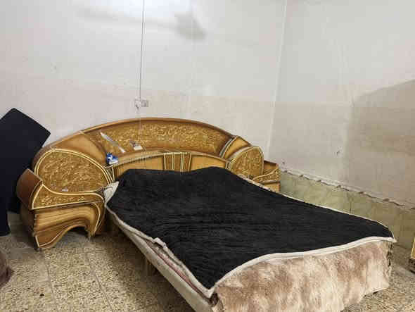 غرفتين نوم وحده مصريه وحده تركيه  أبيع حطب ثنيناتهن ب٢٠٠الف  مكاني نجف الكوفه دور الحوزه  تجي تفتحهن وتأخذهن 
***********
