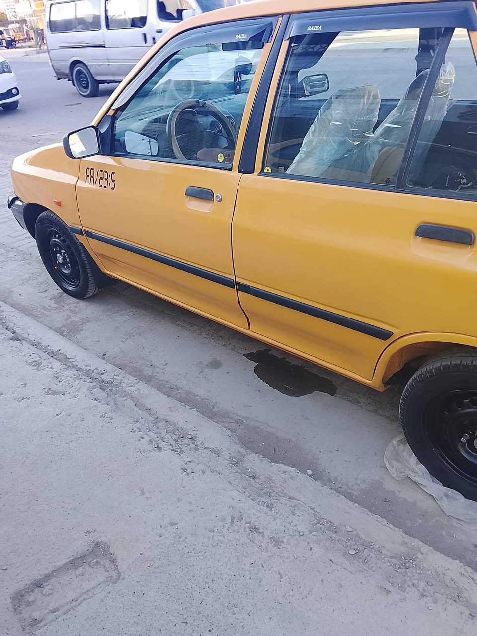 سلام عليكم ورحمه الله وبركاته سايبه للبيع موديل 12 رقم بغداد مصفره هيهة وغرامات  مكينه كير شواصي مكفولات كهربائيات كلها شغاله دوشمه جديده صدر جديد تخم تاير جديد للتبريد شغال تتفه شغاله سياره خير من الله كلشي جاهز تحويل مباشر هاي تفاصيل السياره سياره معمر اخياساته بل شركه جماليه السعر 27 مكان السياره بعداد البياع التصال ***********
