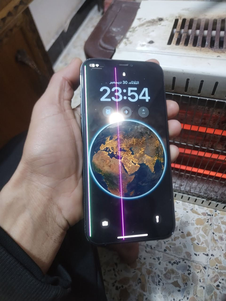 سلام عليكم شباب عندي هاذا الجهاز 12 برو ماكس مبدل شاشه وبطاريه وبيه خط بل شاشه الذاكره 256 مراوس مكاني بغداد المشتل للتصال على هذا الرقم ***********
